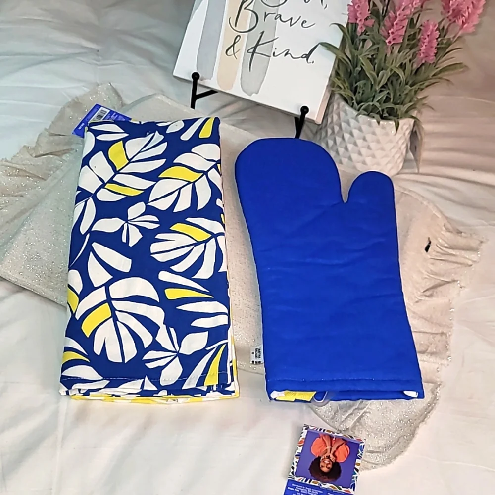 Tabitha Brown Oven Mitt & Dish Towels Stay Focused trend